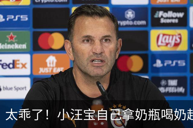 太乖了！小汪宝自己拿奶瓶喝奶超懂事，筱梅育儿态度圈粉无数